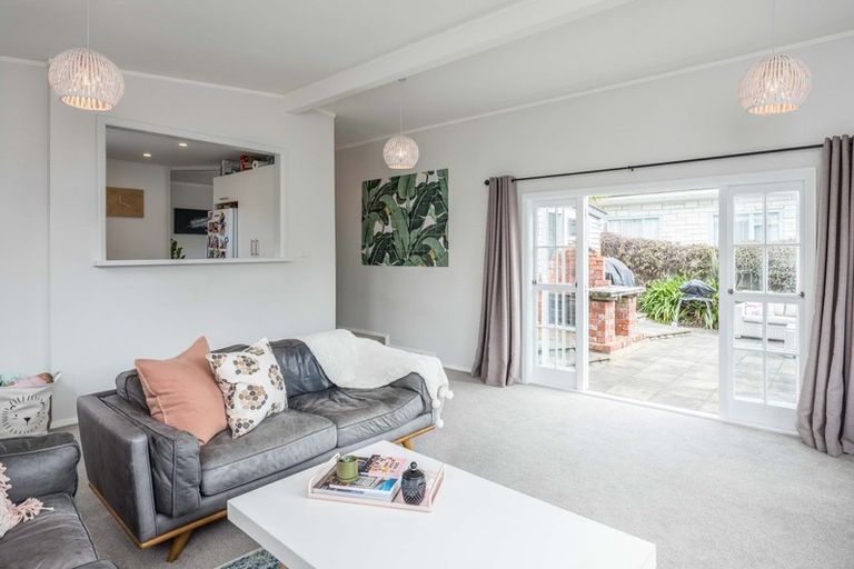 Photo of property in 53 Tiromoana Road, Raumati South, Paraparaumu, 5032