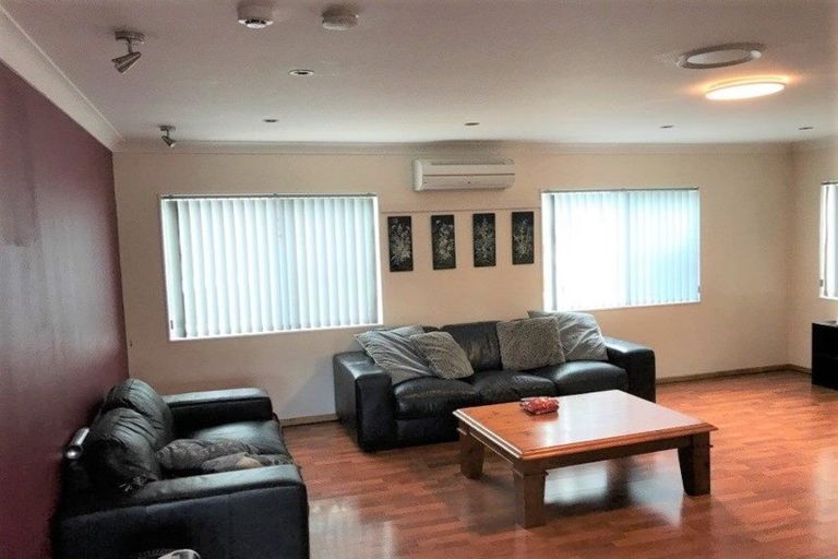 Photo of property in 68 Flanshaw Road, Te Atatu South, Auckland, 0610