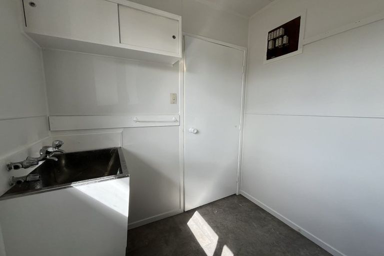 Photo of property in 28 Larissa Avenue, Henderson, Auckland, 0610