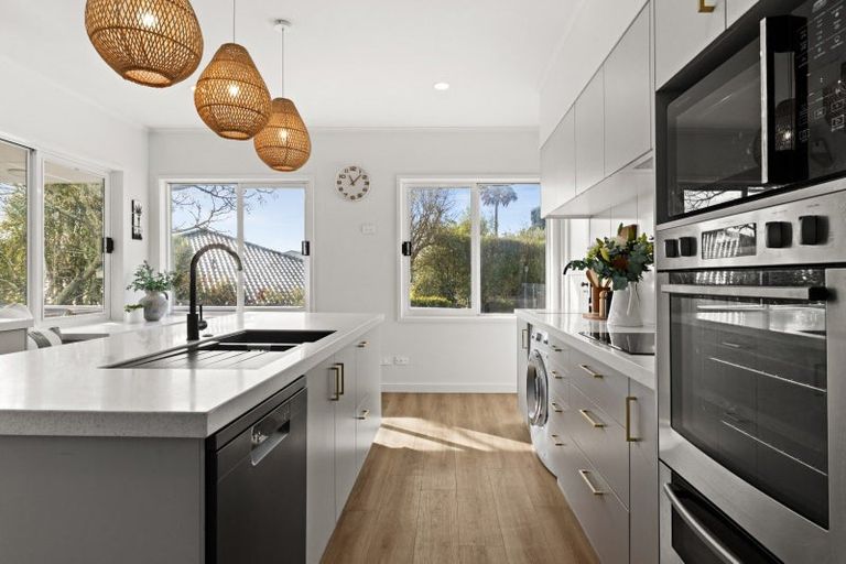 Photo of property in 21 Busby Hill, Havelock North, 4130