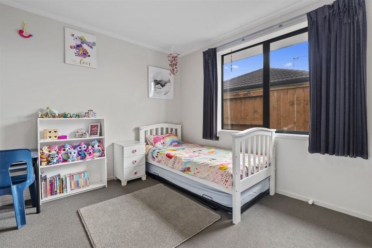 Photo of property in 70 Carrington Drive, Papamoa Beach, Papamoa, 3118