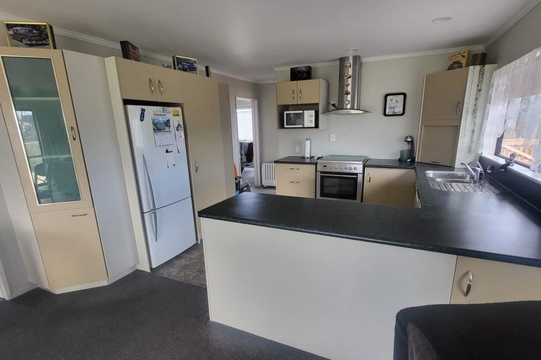 Photo of property in 1 Watts Street, Waipawa, 4210