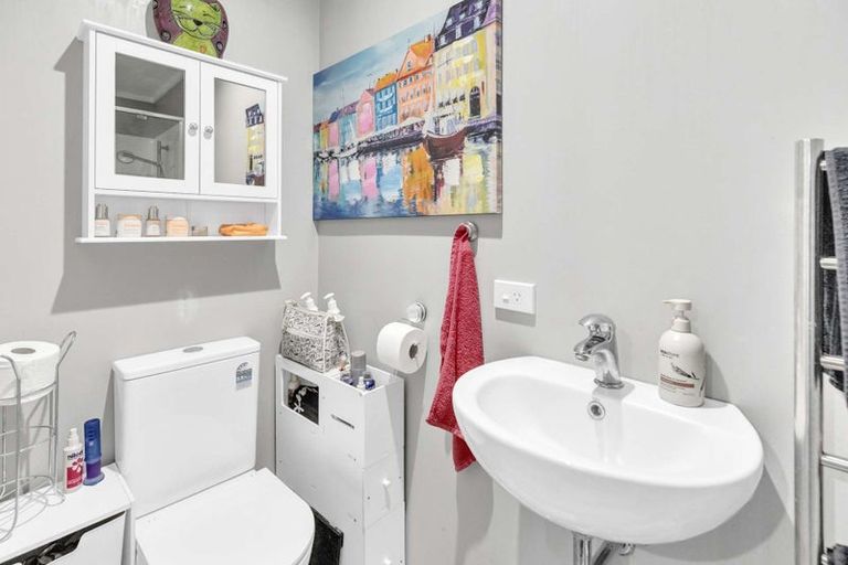 Photo of property in 9c Milne Street, Hunterville, 4730