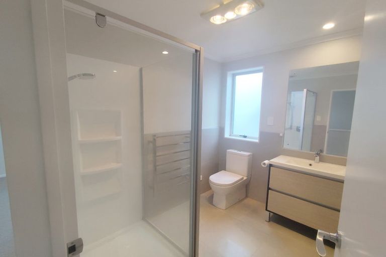 Photo of property in 3 Ambar Ridge Avenue, Massey, Auckland, 0614