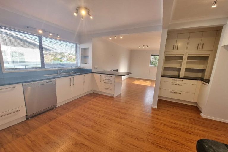 Photo of property in 4 King Richard Place, Browns Bay, Auckland, 0630
