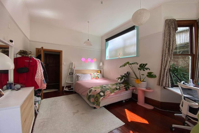 Photo of property in 10 Moana Road, Kelburn, Wellington, 6012