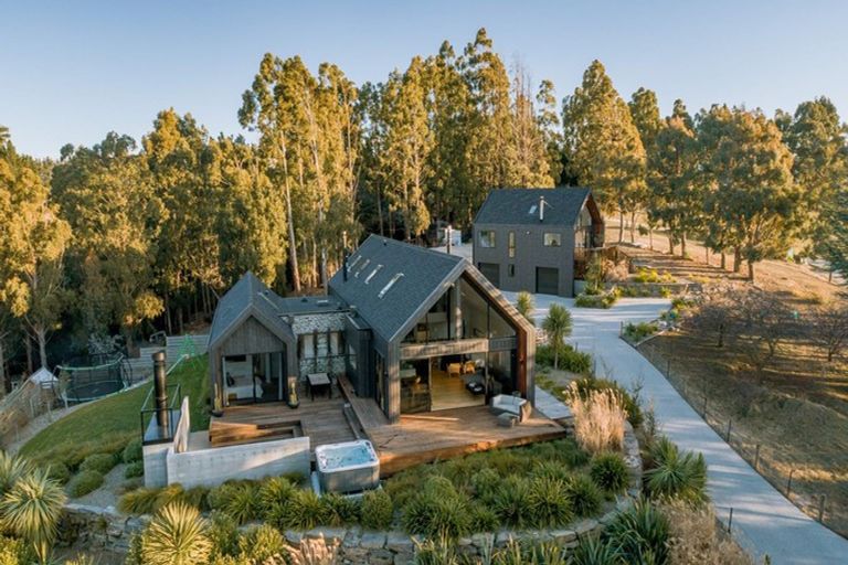 Photo of property in 3 Maude View Road, Hawea Flat, Wanaka, 9382