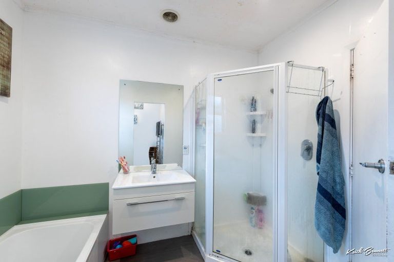 Photo of property in 18 Ebdentown Street, Ebdentown, Upper Hutt, 5018