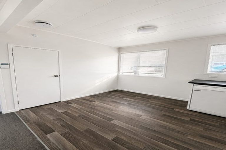 Photo of property in 1/21 Bonito Place, Bayview, Auckland, 0629
