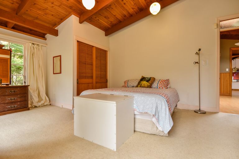 Photo of property in 5 Staley Road, Parau, Auckland, 0604