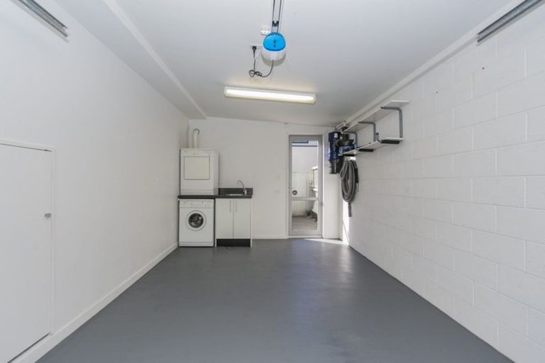 Photo of property in 2/64 Holly Road, St Albans, Christchurch, 8014