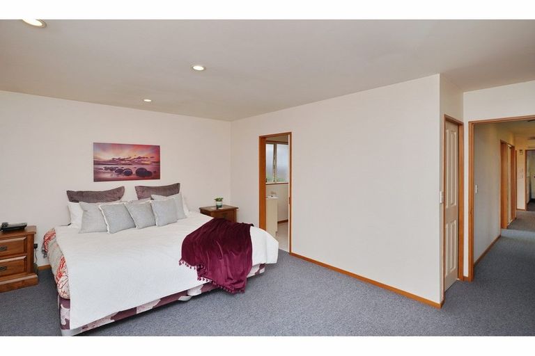 Photo of property in 12 Regency Crescent, Redwood, Christchurch, 8051