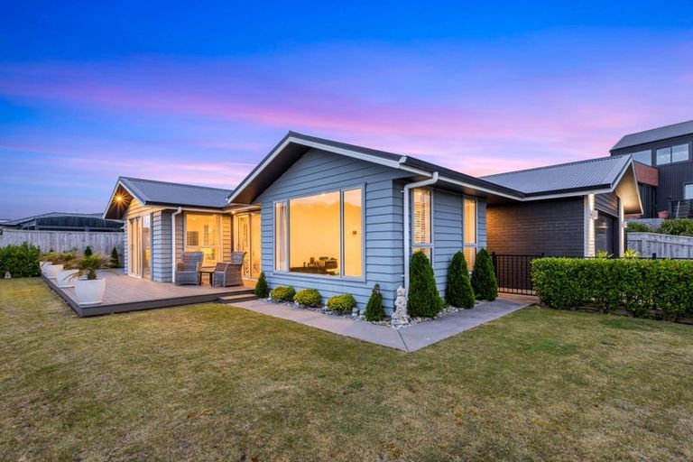 Photo of property in 5 Margaret Shields Avenue, Aotea, Porirua, 5024
