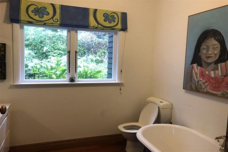 Photo of property in 124 Cheviot Road, Lowry Bay, Lower Hutt, 5013