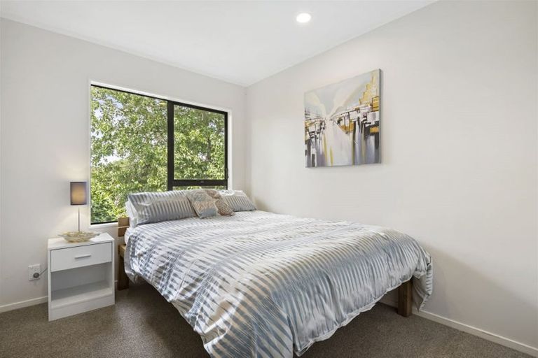 Photo of property in 21 Topliss Drive, Northcross, Auckland, 0632