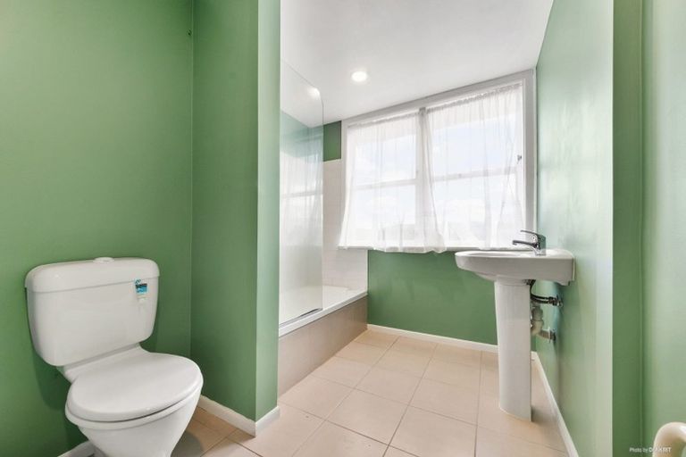 Photo of property in 130 Glengarry Road, Glen Eden, Auckland, 0602