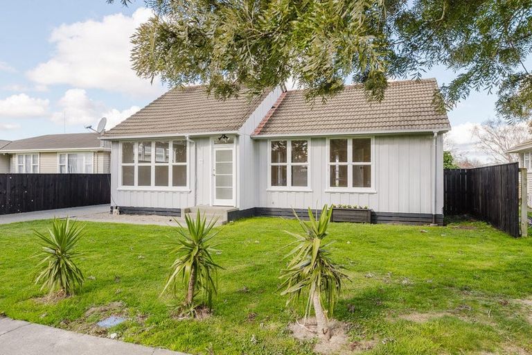 Photo of property in 60 Ellesmere Crescent, Highbury, Palmerston North, 4412