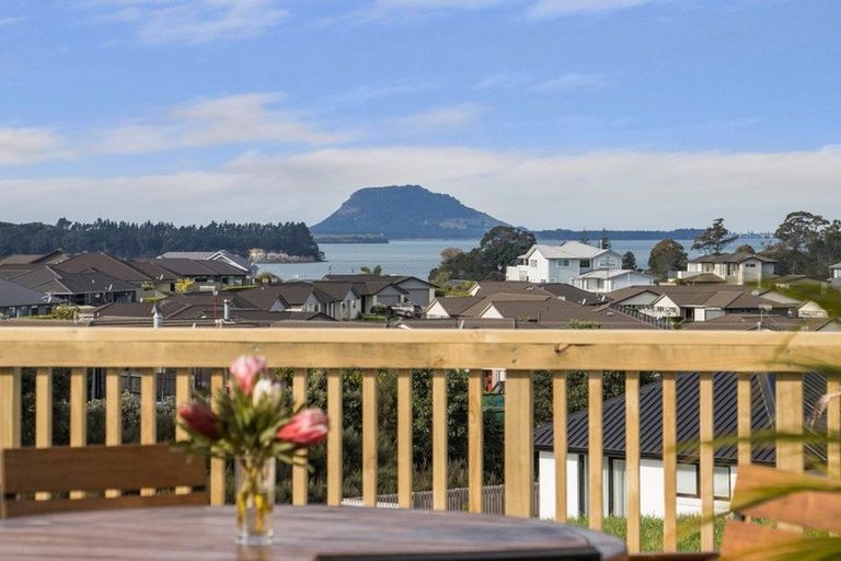 Photo of property in 37 Ridge Drive, Omokoroa, 3114