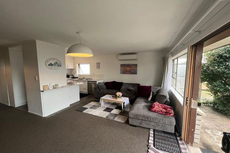 Photo of property in 2/56 Te Atatu Road, Te Atatu South, Auckland, 0610