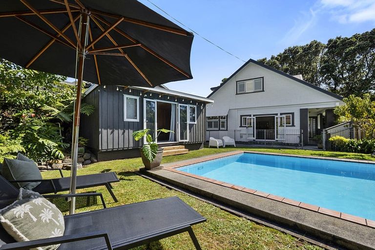 Photo of property in 8 Dorset Avenue, Westown, New Plymouth, 4310