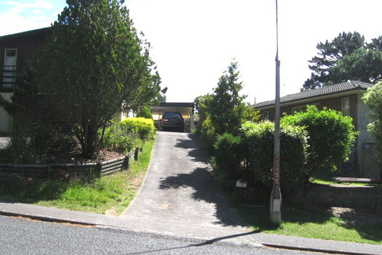 Photo of property in 2/13 Saddleback Rise, Murrays Bay, Auckland, 0630