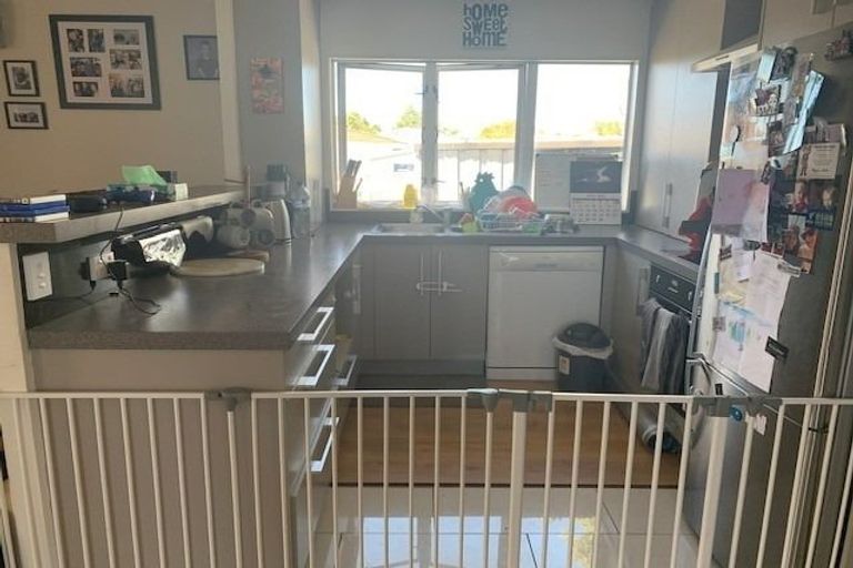 Photo of property in 17 Seaward Place, Wattle Downs, Auckland, 2103