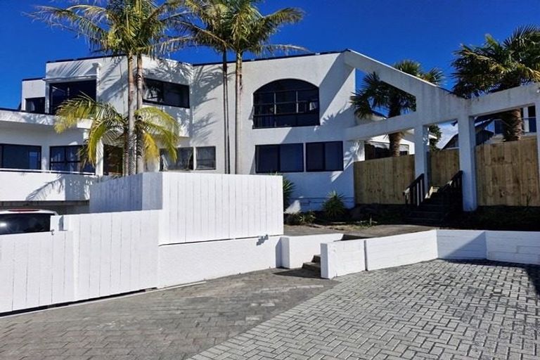 Photo of property in 12 Westergrove Place, West Harbour, Auckland, 0618