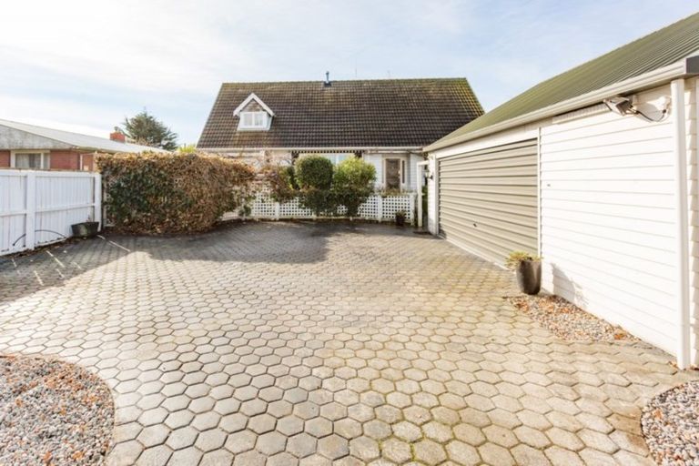 Photo of property in 1/414 Memorial Avenue, Burnside, Christchurch, 8053