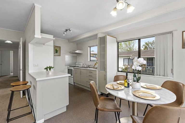 Photo of property in 2/122 Finlayson Avenue, Clendon Park, Auckland, 2103