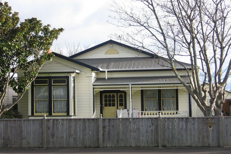 Photo of property in 46 Fitzroy Street, Terrace End, Palmerston North, 4410