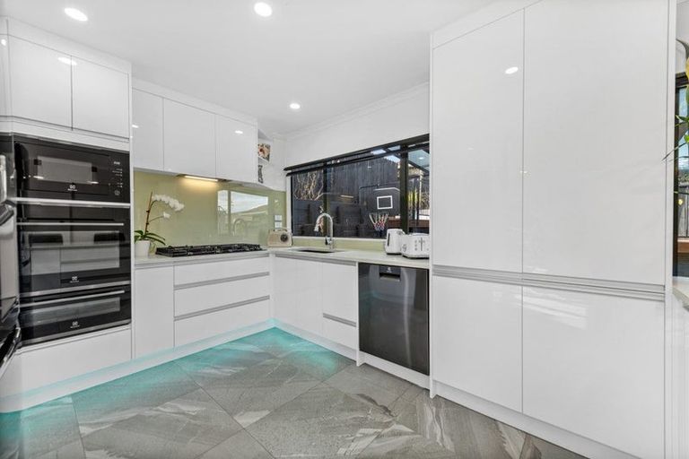 Photo of property in 39b Chieftain Rise, Goodwood Heights, Auckland, 2105