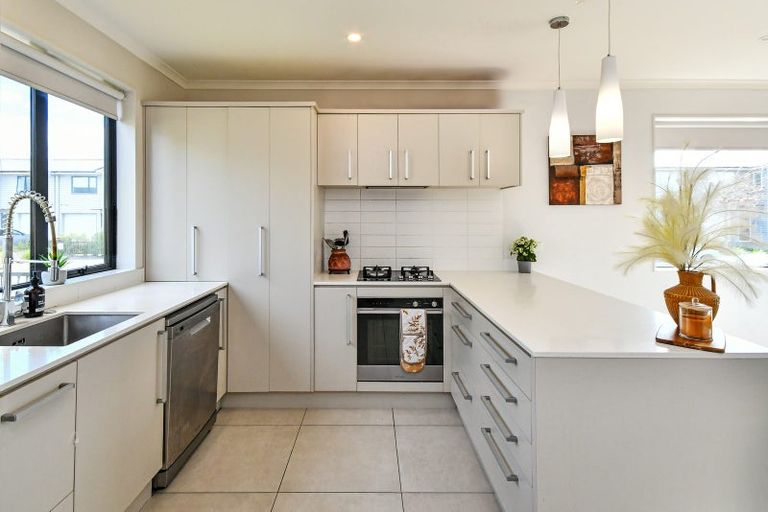 Photo of property in 2 Kamana Road, Flat Bush, Auckland, 2019