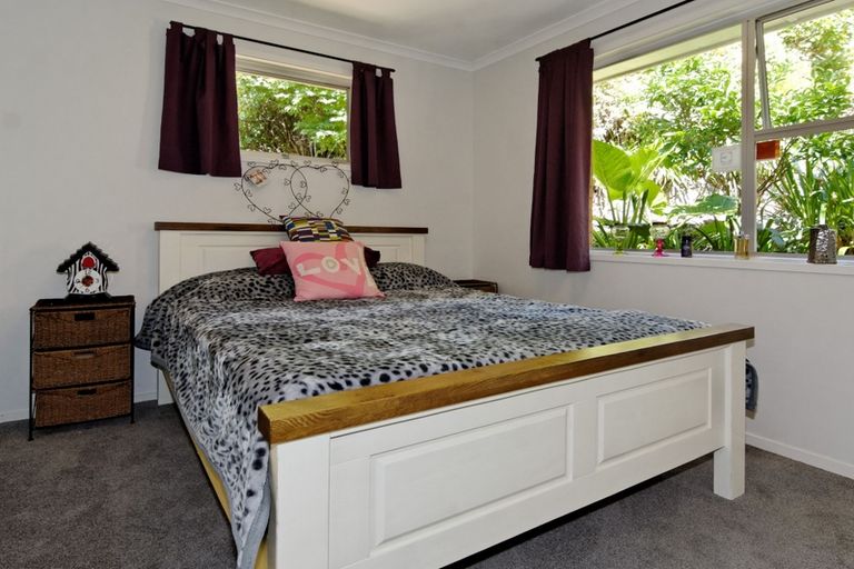 Photo of property in 191 Shaw Road, Oratia, Auckland, 0604