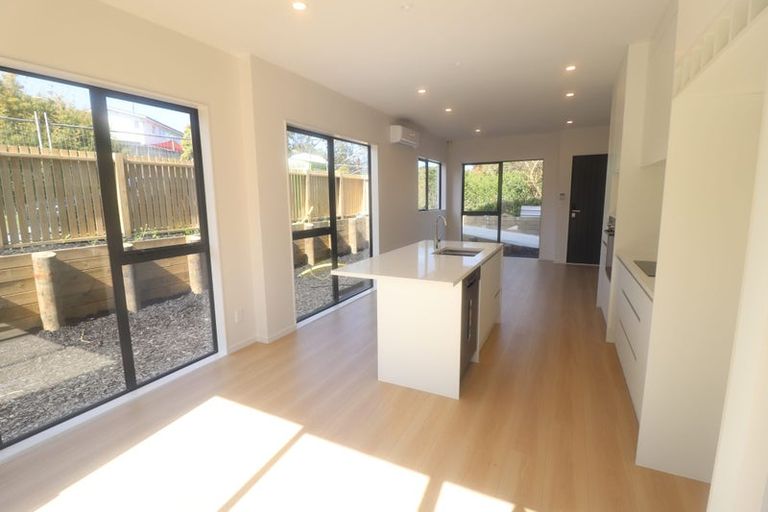 Photo of property in 1 Ngatoa Place, Glenfield, Auckland, 0629