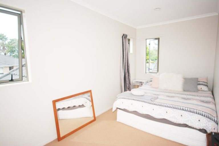 Photo of property in 11 Lilybank Crescent, East Tamaki, Auckland, 2013