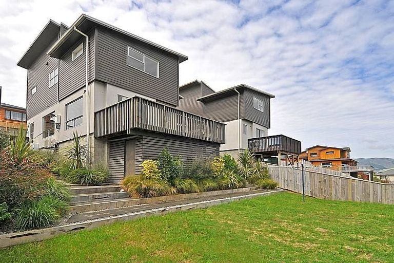 Photo of property in 88b Kirton Drive, Riverstone Terraces, Upper Hutt, 5018