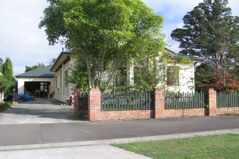 Photo of property in 37 Weston Avenue, Roslyn, Palmerston North, 4414