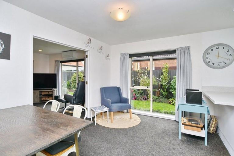 Photo of property in 2/43 Kedleston Drive, Avonhead, Christchurch, 8042
