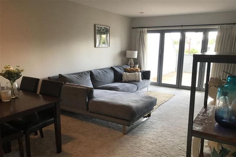 Photo of property in 3/17 Pannill Place, Oteha, Auckland, 0632