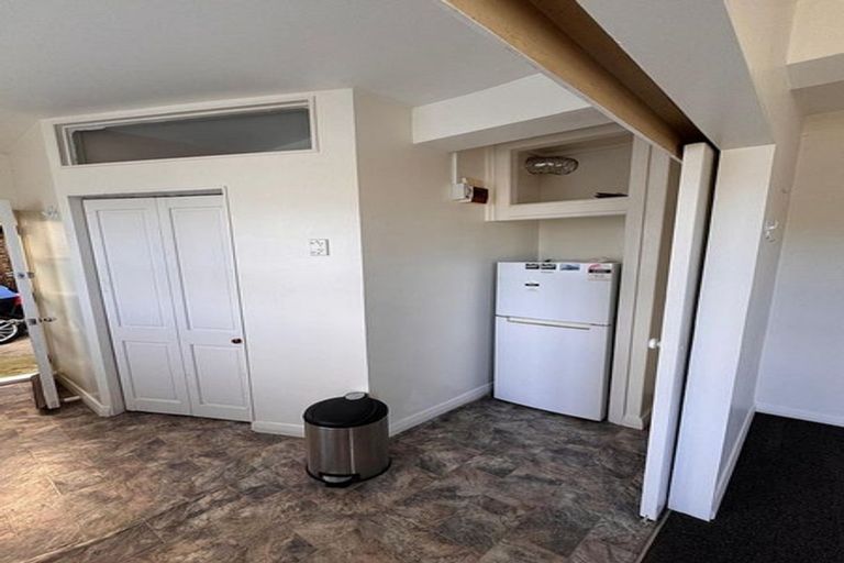 Photo of property in 11 Miles Crescent, Newlands, Wellington, 6037