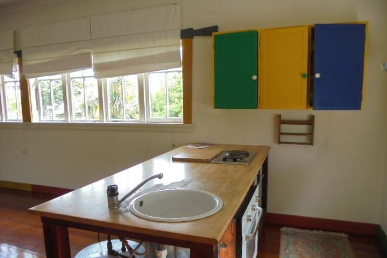 Photo of property in 42 Sarah Street, Waikawa Beach, Levin, 5573