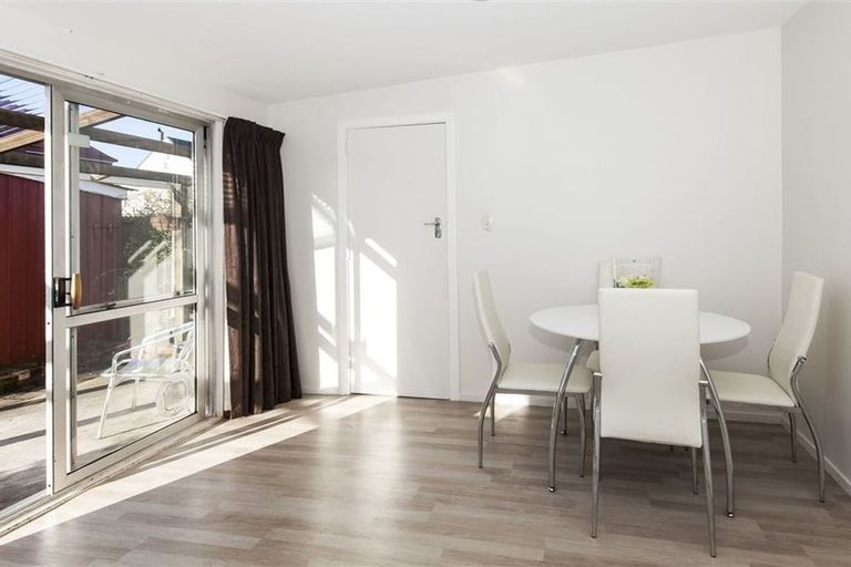 Photo of property in 2/25 Grassmere Street, Papanui, Christchurch, 8052