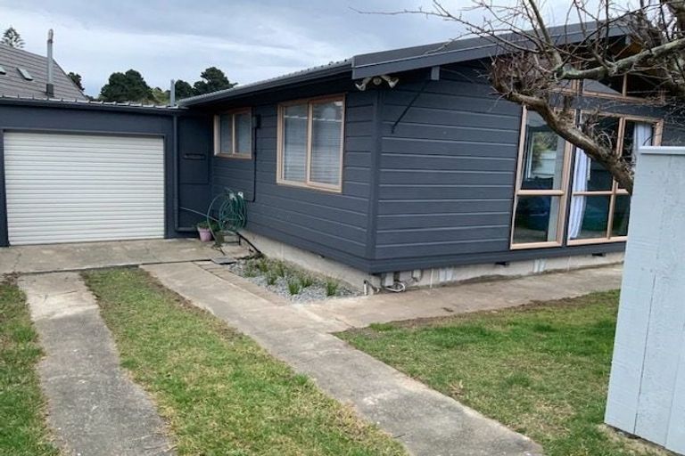 Photo of property in 1 Alexander Road, Waikanae, 5036