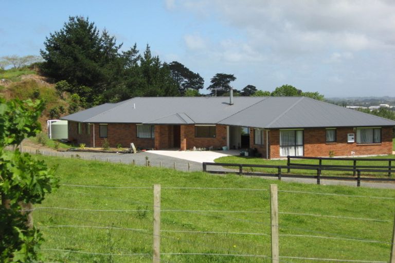 Photo of property in 76 Kauri View Road, Opaheke, Papakura, 2584