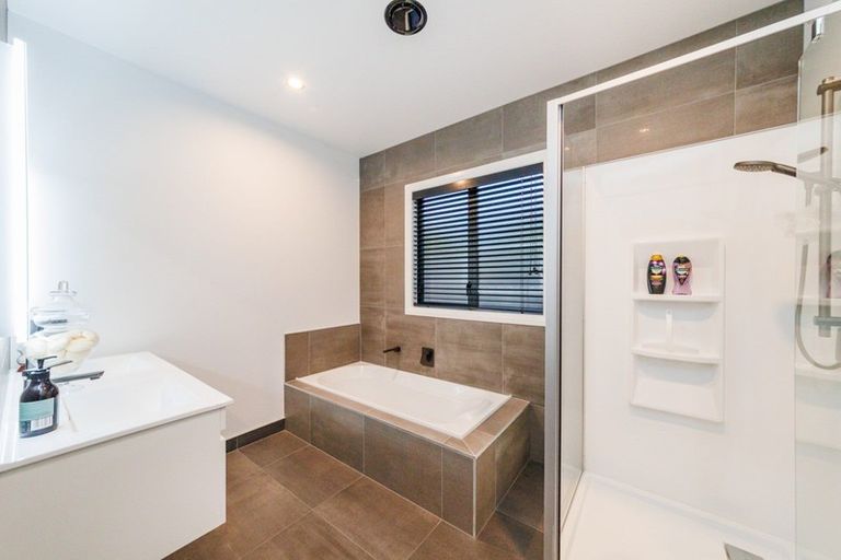 Photo of property in 18a Lincoln Terrace, Hokowhitu, Palmerston North, 4410