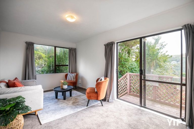 Photo of property in 27a Fernhaven Grove, Newlands, Wellington, 6037