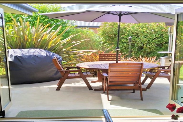 Photo of property in 14 Acacia Avenue, Rangiora, 7400