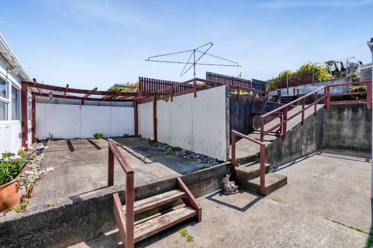 Photo of property in 3 Rospeath Crescent, Spotswood, New Plymouth, 4310