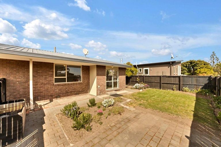 Photo of property in 2/166 Rocking Horse Road, Southshore, Christchurch, 8062