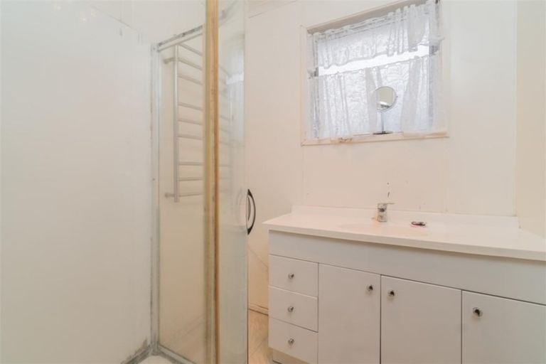 Photo of property in 18 Osman Street, Glen Eden, Auckland, 0602